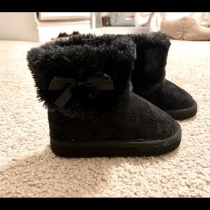 Black fur toddler girls boots